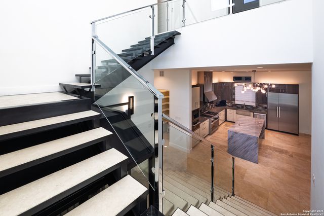 100 Canterbury Hill, Terrell Hills, TX 78209