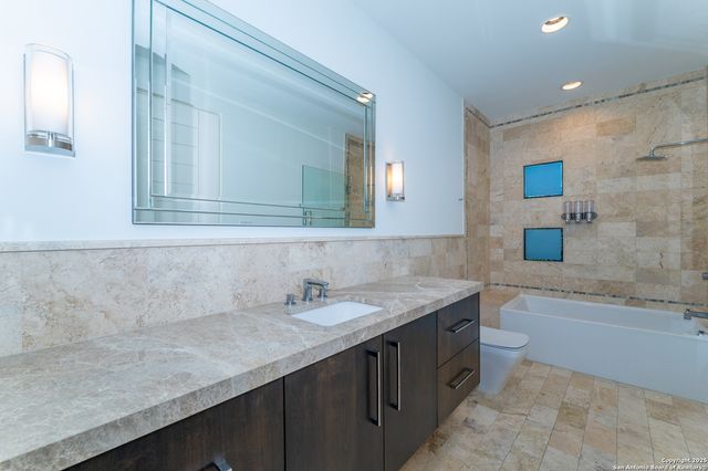 100 Canterbury Hill, Terrell Hills, TX 78209