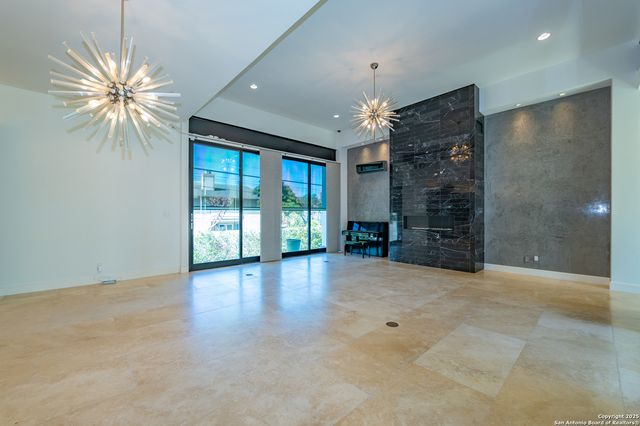 100 Canterbury Hill, Terrell Hills, TX 78209