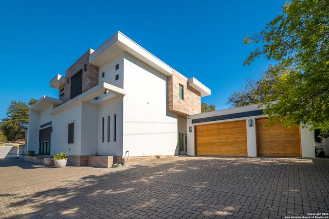 100 Canterbury Hill, Terrell Hills, TX 78209