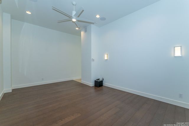 100 Canterbury Hill, Terrell Hills, TX 78209