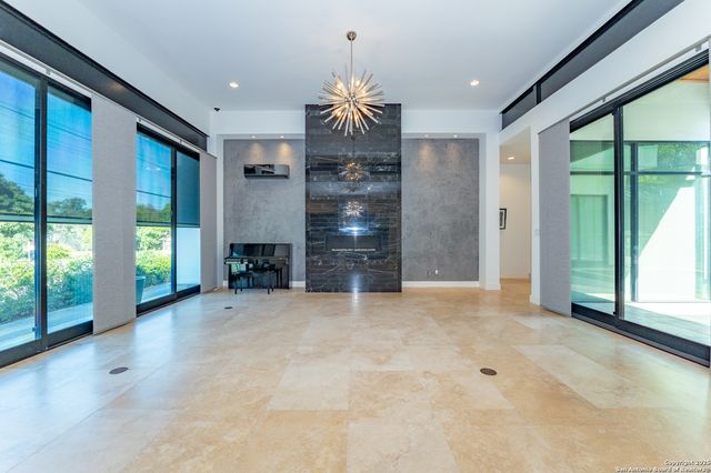 100 Canterbury Hill, Terrell Hills, TX 78209