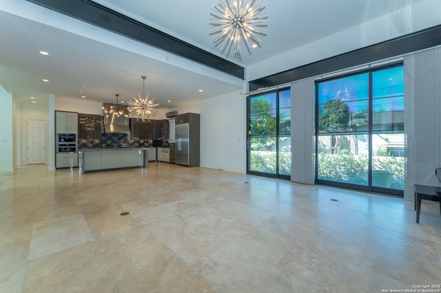 100 Canterbury Hill, Terrell Hills, TX 78209