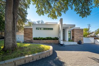 100 Canterbury Hill, Terrell Hills, TX 78209