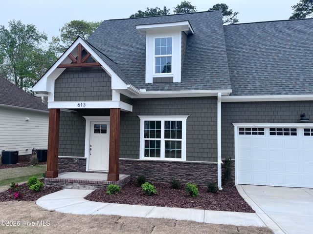 613 Jumper Court, Southern Pines, NC 28387
