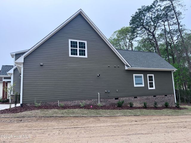 613 Jumper Court, Southern Pines, NC 28387