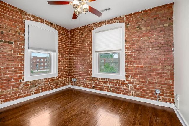 200 E 43rd Street 306, Kansas City, MO 64111