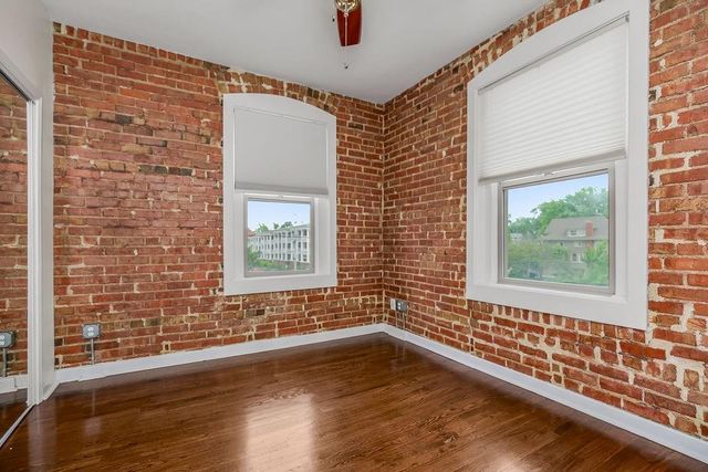 200 E 43rd Street 306, Kansas City, MO 64111