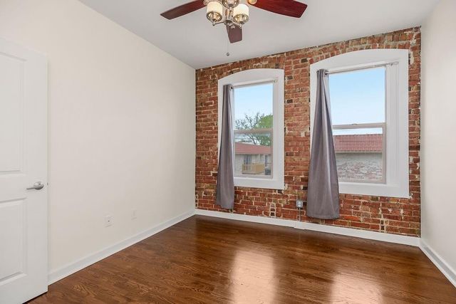 200 E 43rd Street 306, Kansas City, MO 64111
