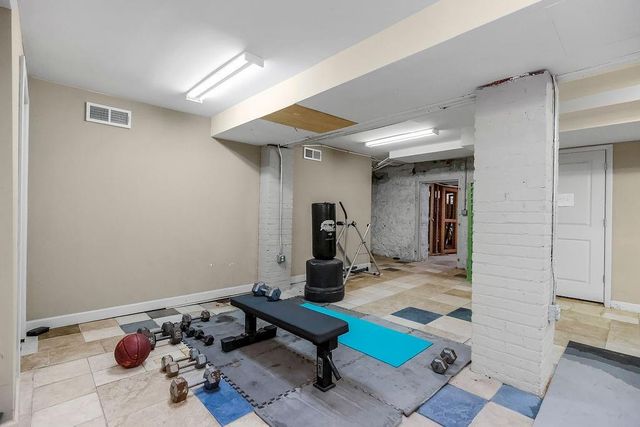 200 E 43rd Street 306, Kansas City, MO 64111