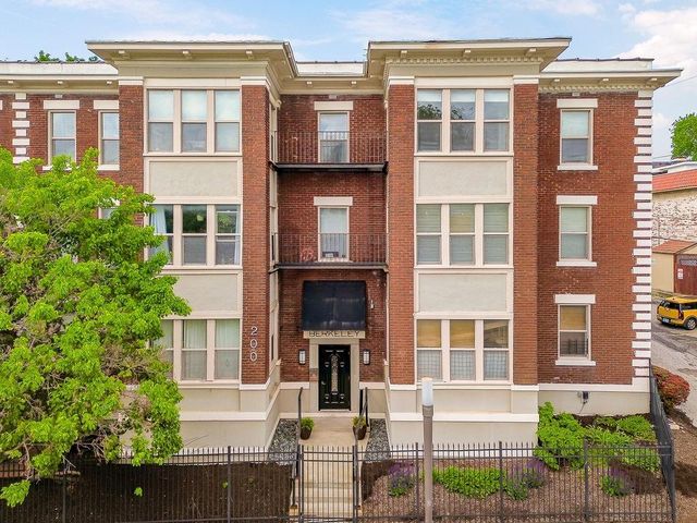 200 E 43rd Street 306, Kansas City, MO 64111