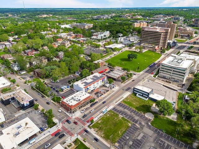 200 E 43rd Street 306, Kansas City, MO 64111