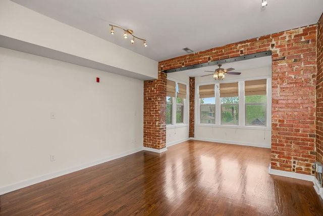 200 E 43rd Street 306, Kansas City, MO 64111