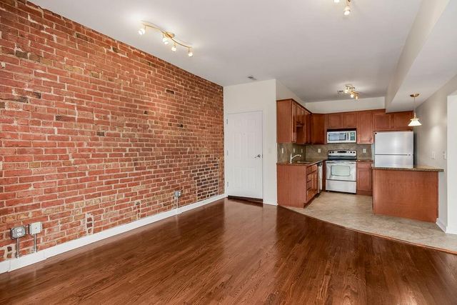 200 E 43rd Street 306, Kansas City, MO 64111