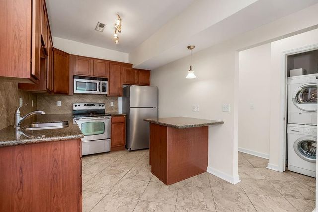 200 E 43rd Street 306, Kansas City, MO 64111