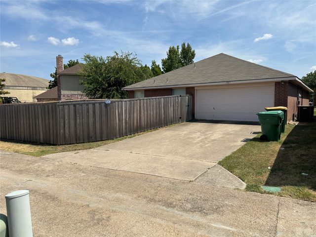 1811 Stewart Street, Cedar Hill, TX 75104
