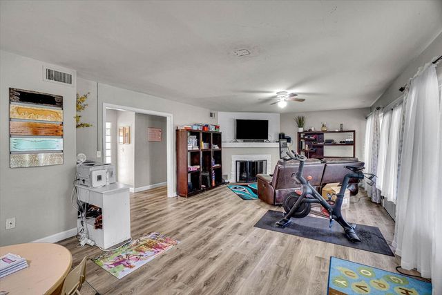 3216 Palmer St, Sacramento, CA 95815
