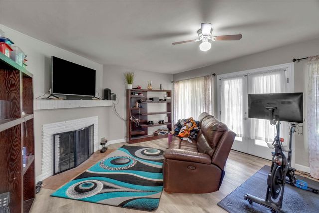 3216 Palmer St, Sacramento, CA 95815