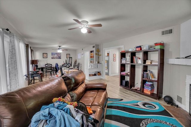 3216 Palmer St, Sacramento, CA 95815