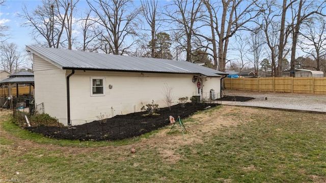 901 Decker Road, Thomasville, NC 27360