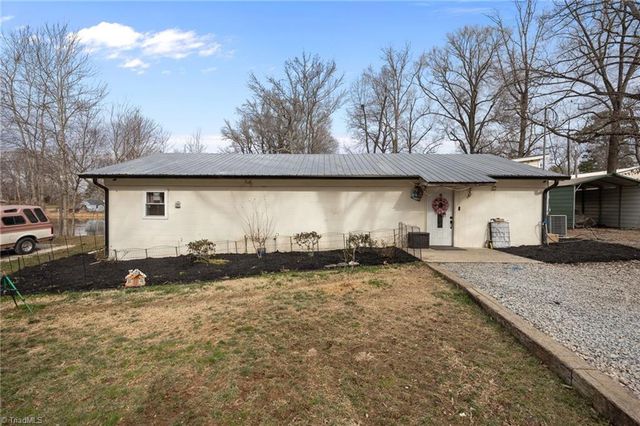 901 Decker Road, Thomasville, NC 27360