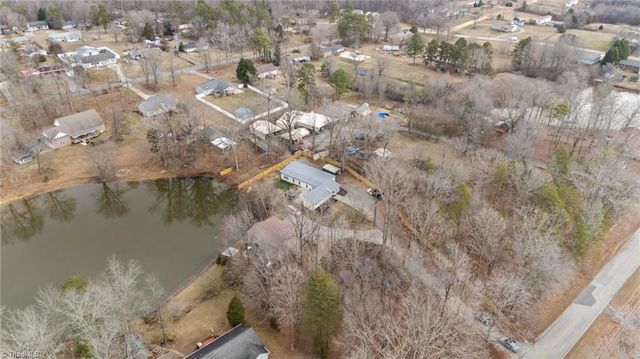 901 Decker Road, Thomasville, NC 27360