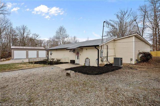 901 Decker Road, Thomasville, NC 27360