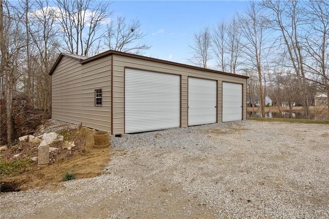 901 Decker Road, Thomasville, NC 27360