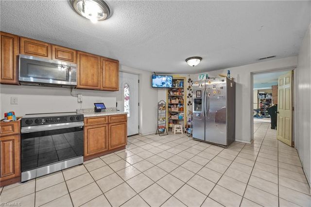 901 Decker Road, Thomasville, NC 27360