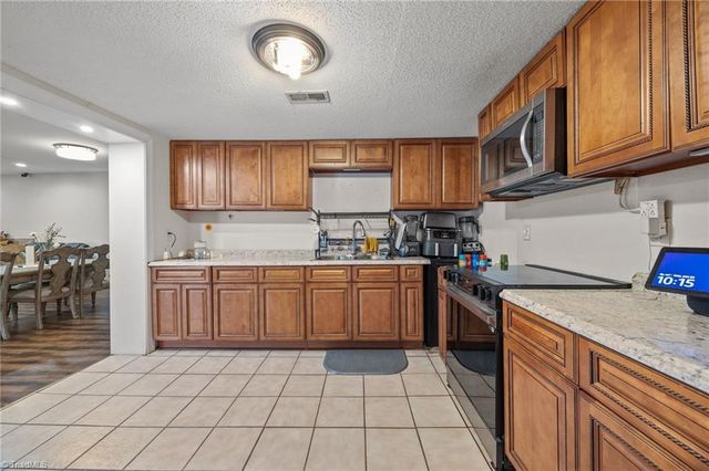 901 Decker Road, Thomasville, NC 27360