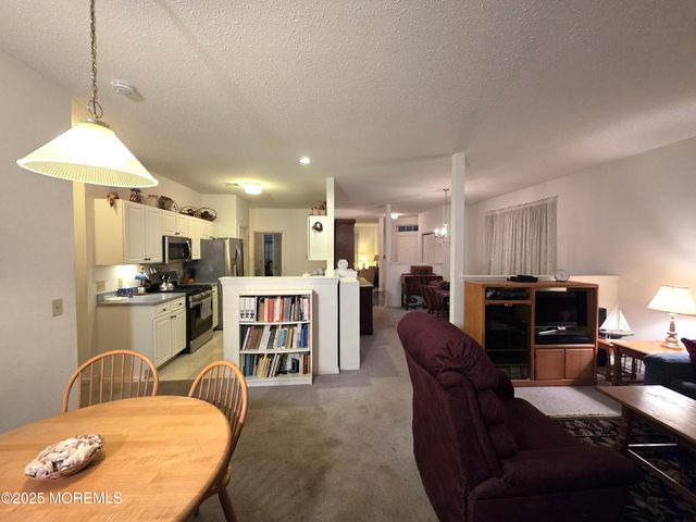 91 Robin Lane, Barnegat, NJ 08005