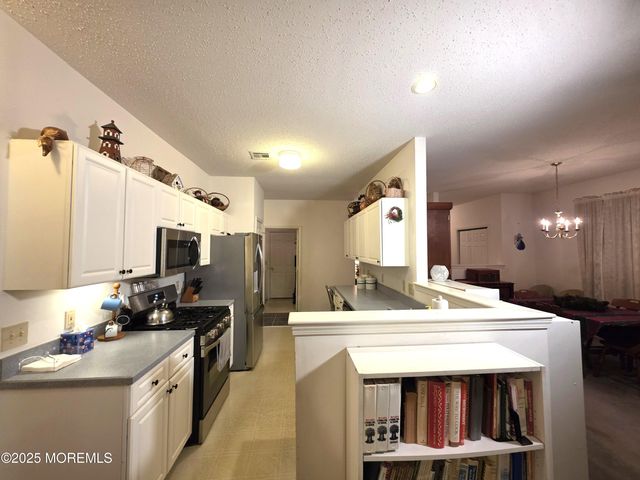 91 Robin Lane, Barnegat, NJ 08005