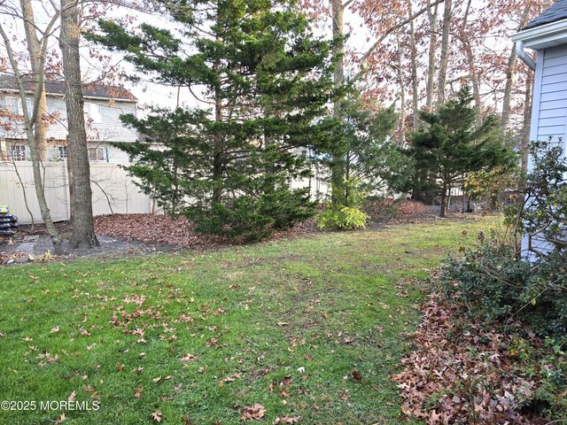 91 Robin Lane, Barnegat, NJ 08005