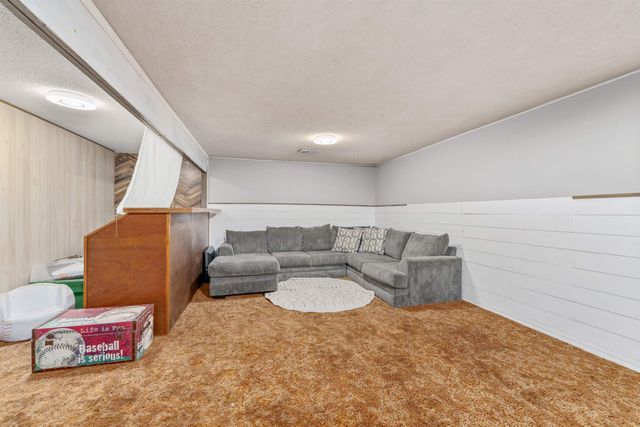 2246 W 46th St S, Wichita, KS 67217