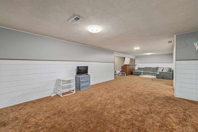 2246 W 46th St S, Wichita, KS 67217