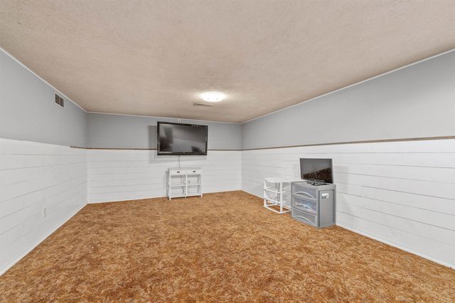 2246 W 46th St S, Wichita, KS 67217