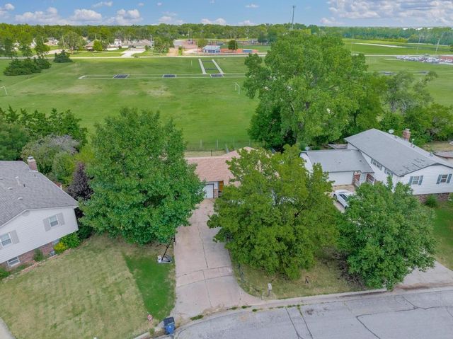 2246 W 46th St S, Wichita, KS 67217