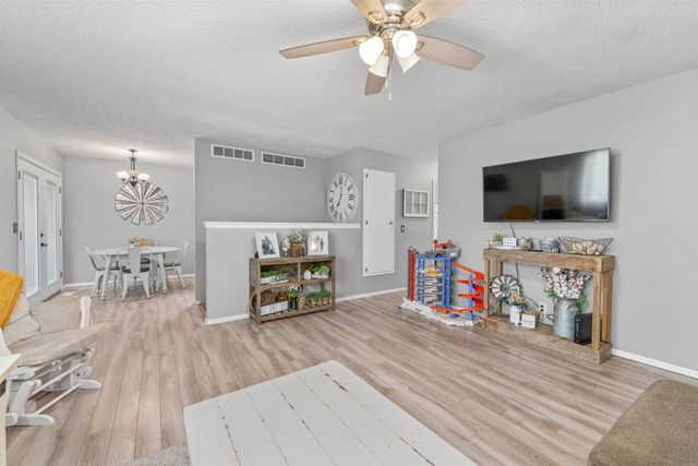 2246 W 46th St S, Wichita, KS 67217