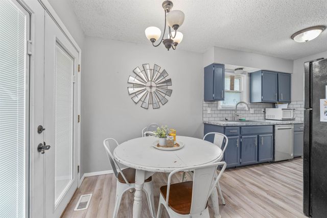 2246 W 46th St S, Wichita, KS 67217