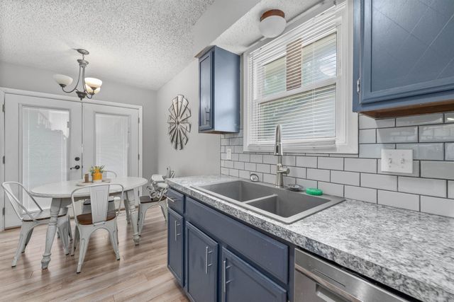 2246 W 46th St S, Wichita, KS 67217