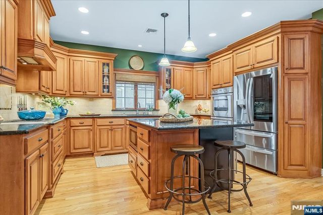 425 Rock Road, Glen Rock, NJ 07452