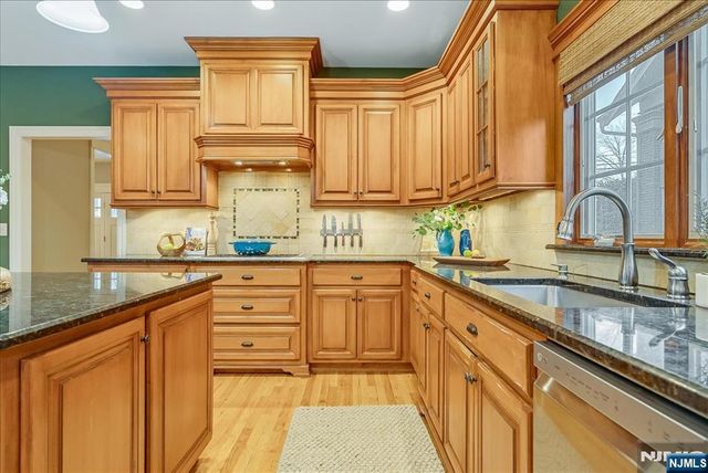 425 Rock Road, Glen Rock, NJ 07452