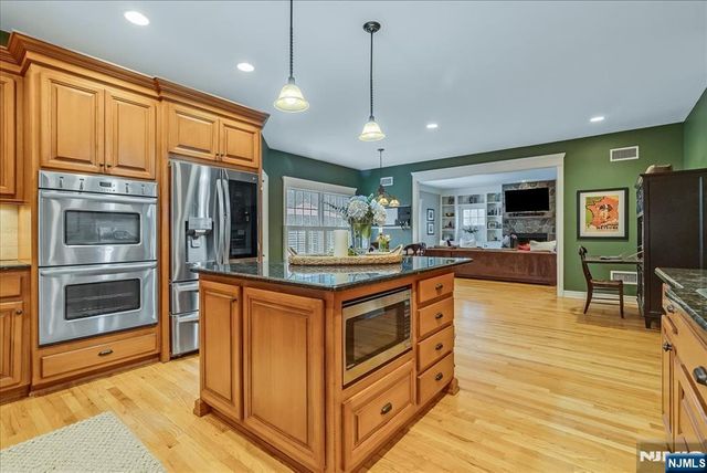 425 Rock Road, Glen Rock, NJ 07452