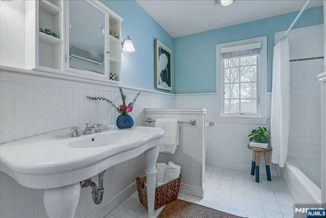 425 Rock Road, Glen Rock, NJ 07452