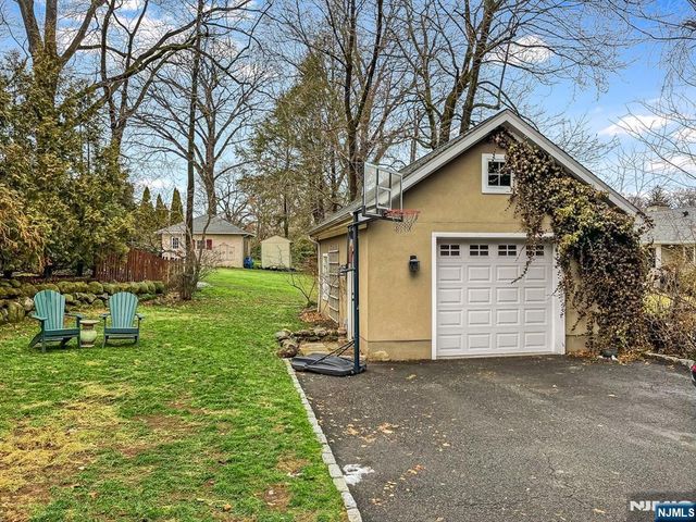 425 Rock Road, Glen Rock, NJ 07452