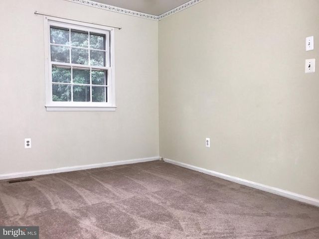 1950 MAYFLOWER DR, Woodbridge, VA 22192