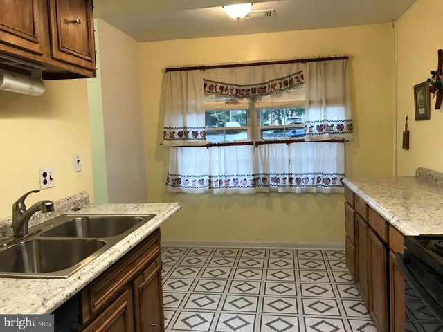 1950 MAYFLOWER DR, Woodbridge, VA 22192