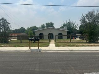 378 E Petaluma B, San Antonio, TX 78221