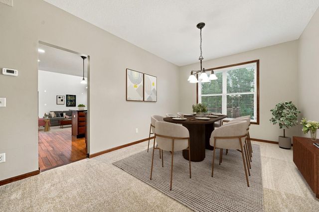 2109 Rockridge Circle, Shakopee, MN 55379