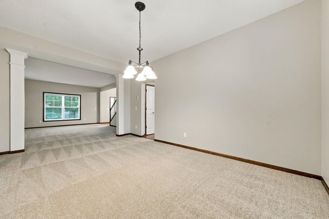 2109 Rockridge Circle, Shakopee, MN 55379